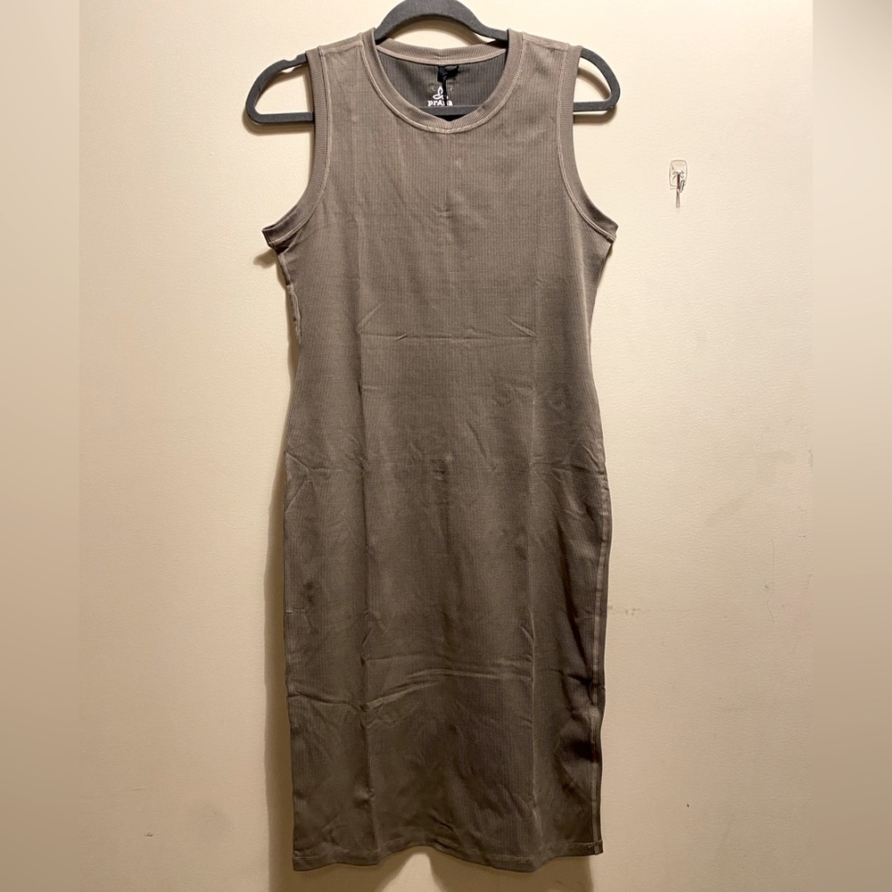 prAna Becksa Dress Size Medium Dark Gray lightweight comfortable stretchy NWT